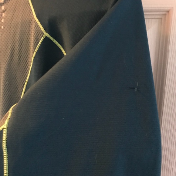 North face half zip base layer. - Picture 4 of 5